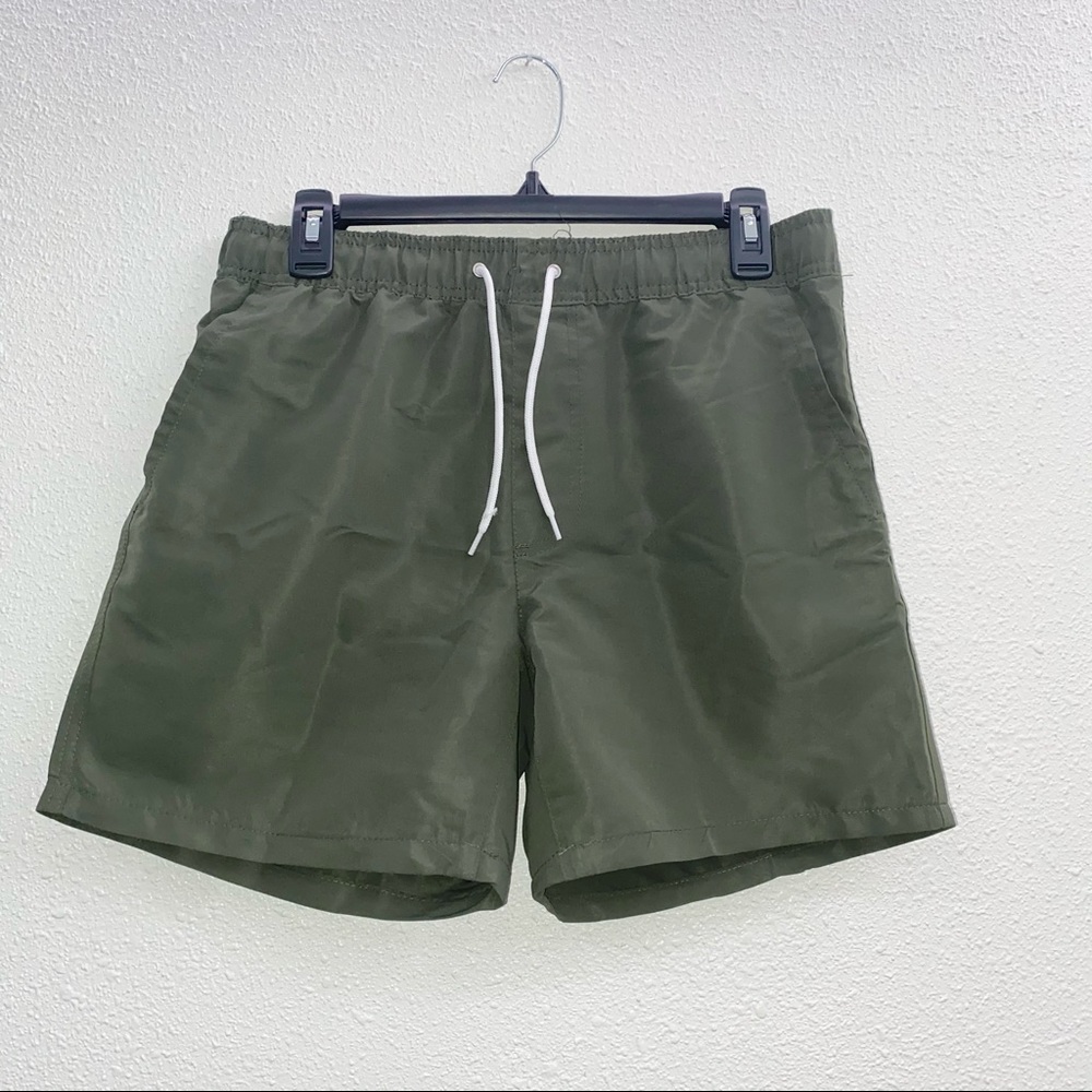 FOREVER 21 shorts XS, S. Black and army green